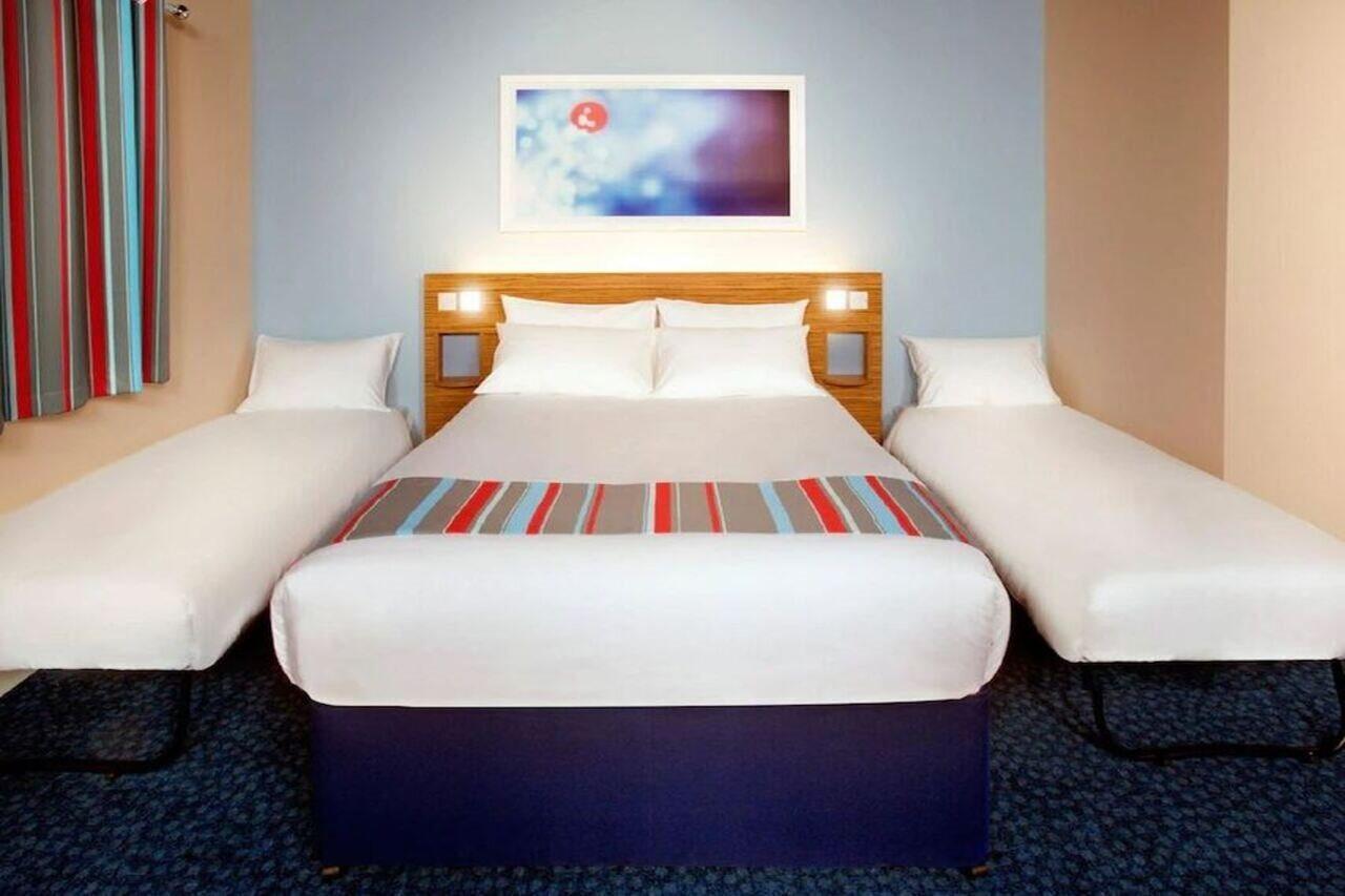 Travelodge Llanelli Cross Hands Exterior foto